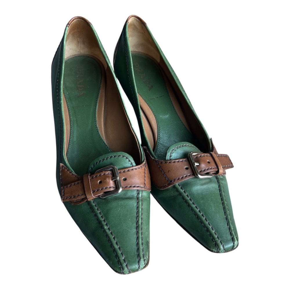 Prada Green Pointed-Toe Buckled leather Pumps with Brown Trim Sz 37.5 - Picture 2 of 8